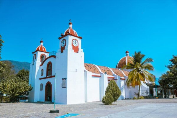 Cocoa-Coffee and Traditions: Huatulco - Trails and Native Fruits