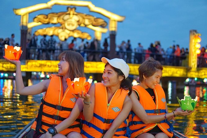 Coconut Basket Boat, City Tour, Boat Ride and Night Market - Authentic Local Food Experience