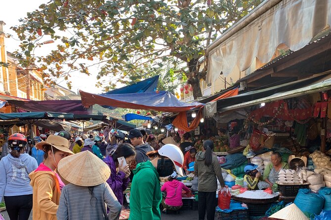 Coconut Basket Boat, City Tour, Boat Ride and Night Market - Visiting an Authentic Local Night Market