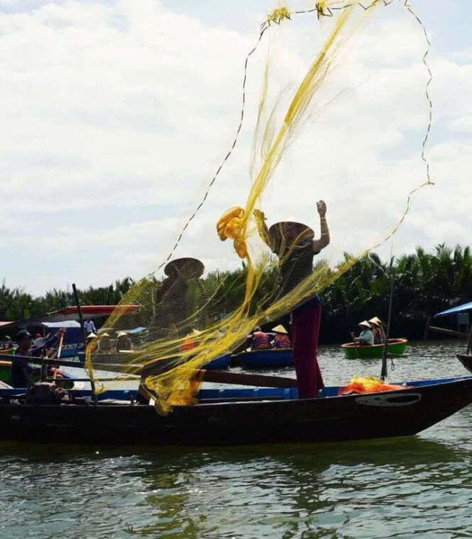 Coconut Boat Hoi An - Multilingual Hosts and Accessibility