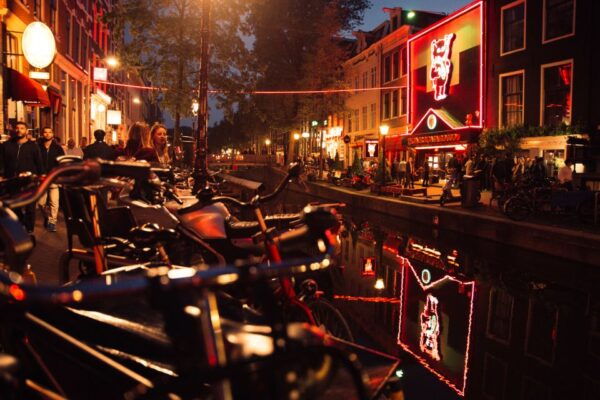 Coffeeshops and Red Light District Private Tour - The Sum Up