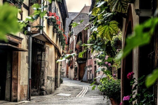 Colmar: Private Guided Walking Tour - Colmars Historical Significance