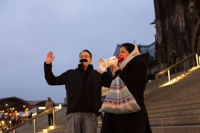 Cologne: 1.5-Hour Comedy Bus Tour - Review 1: Humorous and Engaging Tour