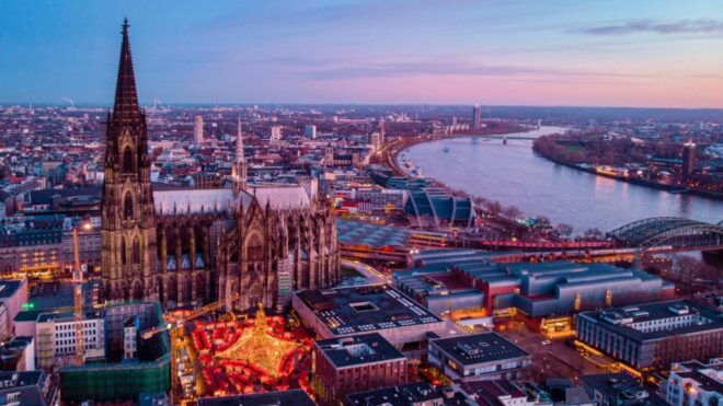 Cologne: Christmas Market Magic With a Local - Experience the Magic of a Local Guide