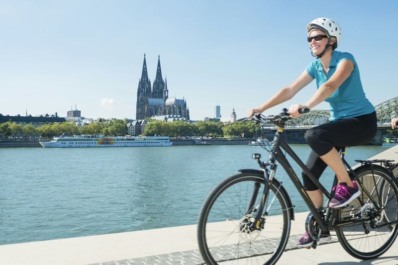 Cologne City Card (KolnCard) - Collecting your card near Cologne Cathedral