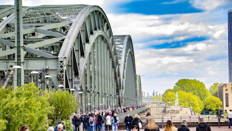 Cologne: City Sightseeing and Photography Walking Tour - Experience Highlights
