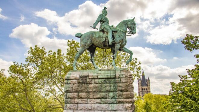 Cologne: City Sightseeing and Photography Walking Tour - Directions