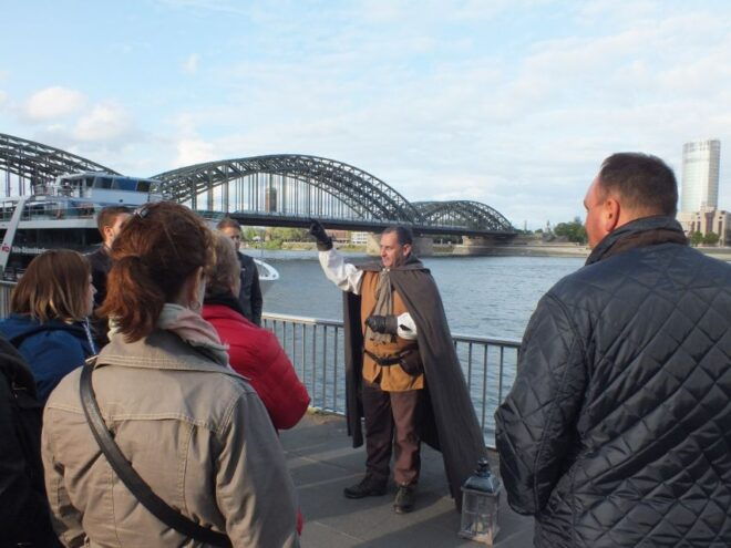 Cologne: Die Nachtwächter Altstadt Rundgang Auf Deutsch - Select Participants and Date