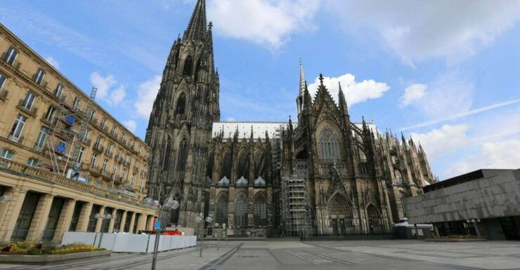 Cologne: First Discovery Walk and Reading Walking Tour - Activity Details