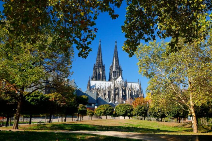 Cologne: First Discovery Walk and Reading Walking Tour - Experience Highlights
