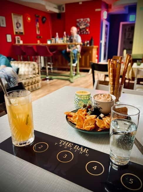 Cologne: Gin Tasting at The Bär with Welcome Cocktail - Good To Know