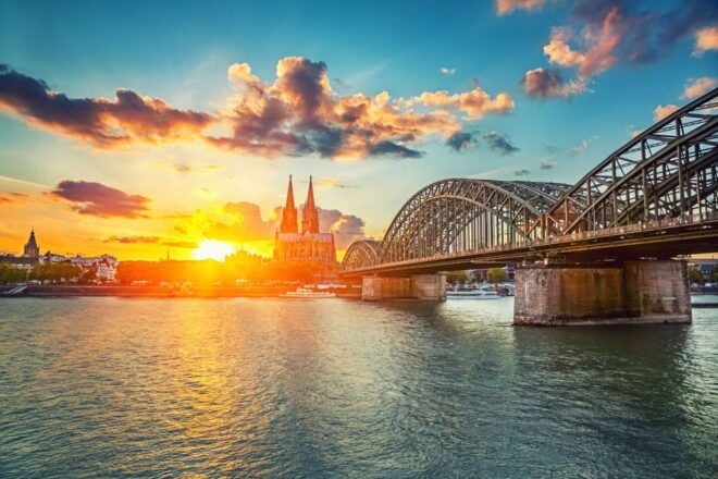 Cologne: Highlights Self-Guided Scavenger Hunt & Tour - Important Information