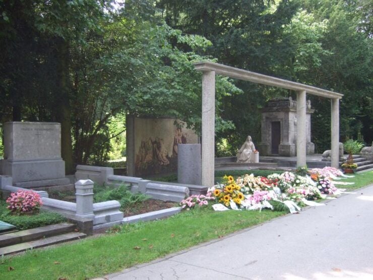 Cologne: Melaten Cemetery Guided Tour - Famous Personalities - Park-like Complex and Quiet Atmosphere
