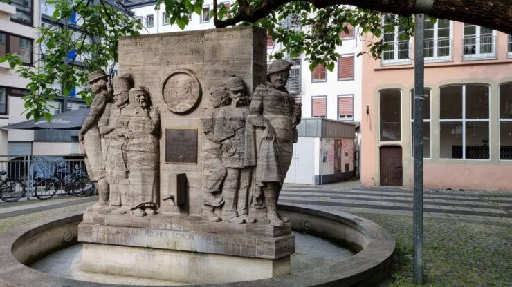 Cologne: Old City Guided Walking Tour - Tour Experience