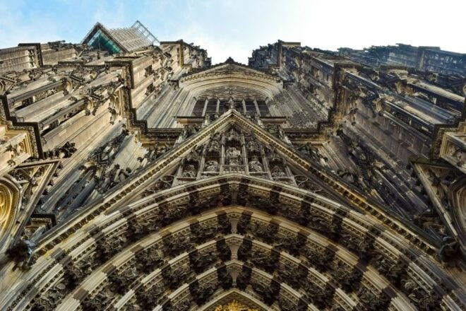 Cologne: Old Town Highlights Walking Tour - Roman Villa and Relics