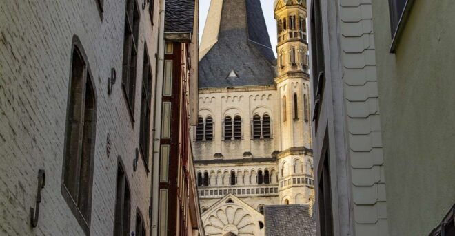 Cologne - Old Town Historic Walking Tour - Oldest Perfume Factory