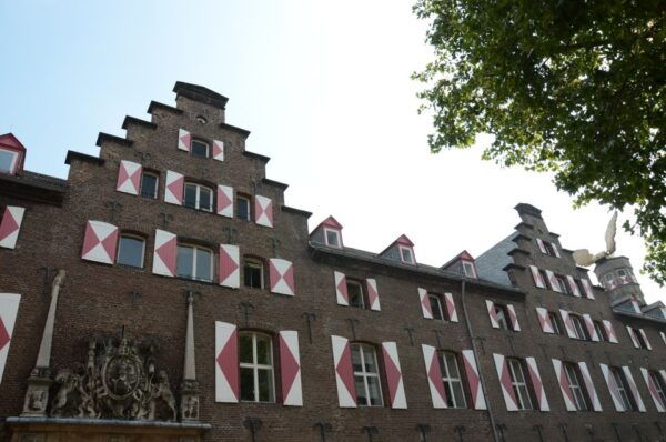 Cologne - Old Town Historic Walking Tour - Meeting Point and Directions