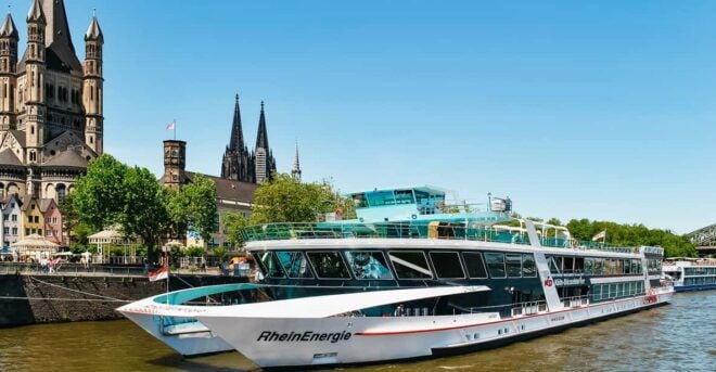 Cologne: Panoramic City Cruise - Onboard Experience