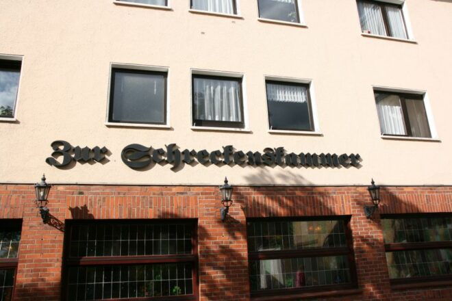 Cologne: Walking Tour of Kuniberts-Viertel and Eigelstein - Explore the Eigelstein District