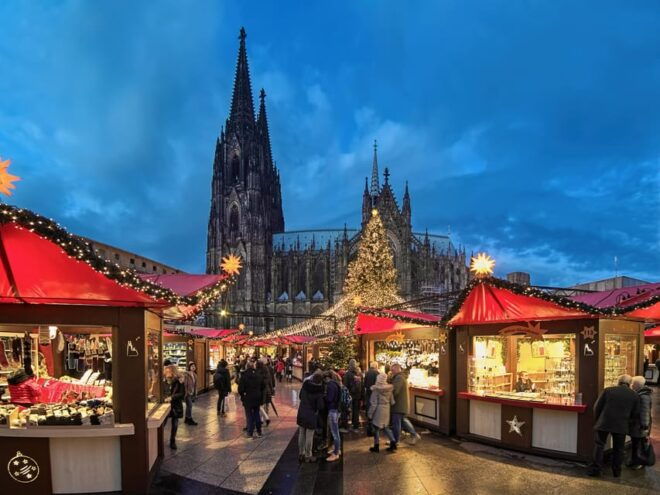 Cologne: Walking Tour With Audio Guide on App - Tour Experience Features