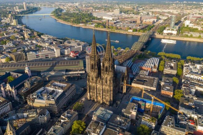 Cologne: Walking Tour With Audio Guide on App - Accessibility and Starting Point