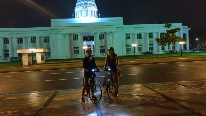 Colombo Cycling Tour - Viharamahadevi Park and Gangaramaya Temple
