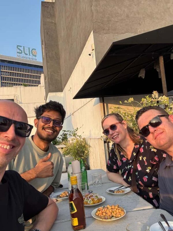 Colombo: Dodgy Bar Tour with Local Snacks and Drinks - A Closer Look at the Experience