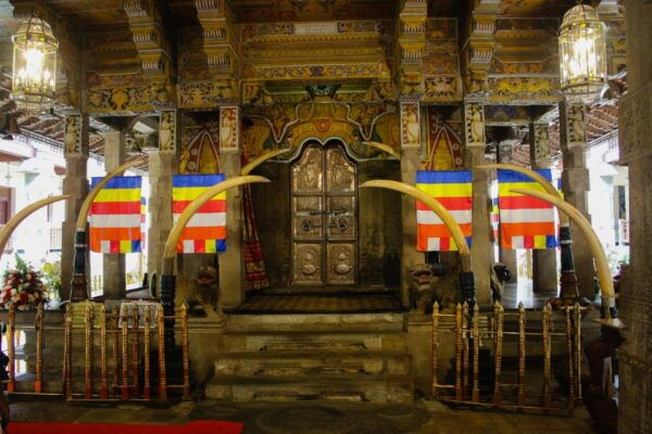 Colombo or Negombo: Temple of the Tooth Kandy Day Trip - Common Questions