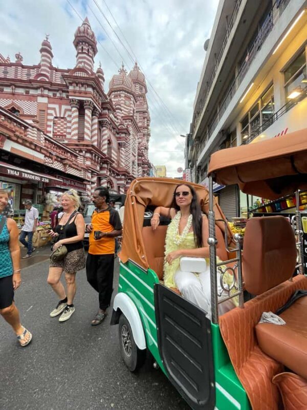 Colombo: Private Guided Tour of the City by Tuk with Tickets - FAQ