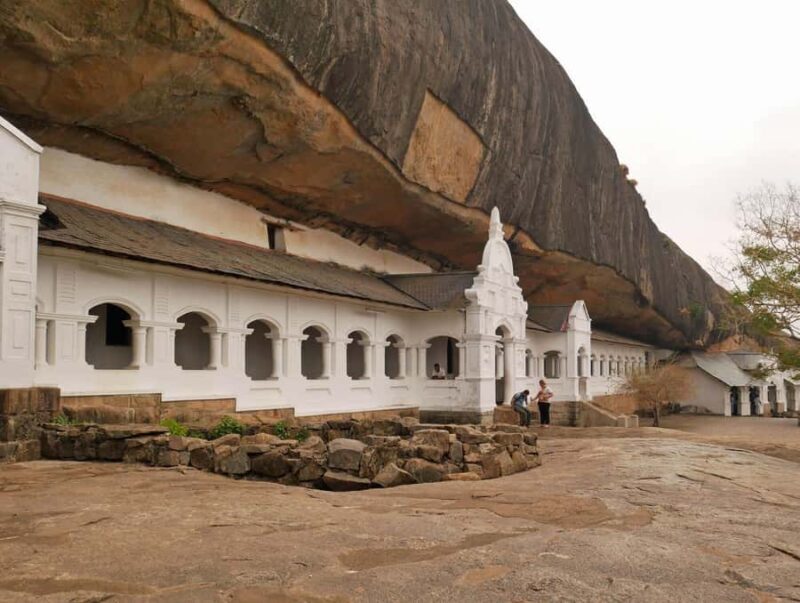 Colombo: Sigiriya, Dambulla & Village Experience Day Trip - Dambulla Cave Temple: A Colorful Religious Site