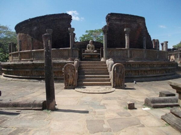 Colombo: Sri Lanka Cultural Triangle Hotspots 2-Day Tour - Dambulla Golden Cave Temple