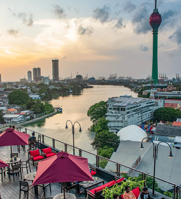 Colombo: Sri Lankan Street Food Tasting on Rooftop Bar - Stunning Rooftop Location