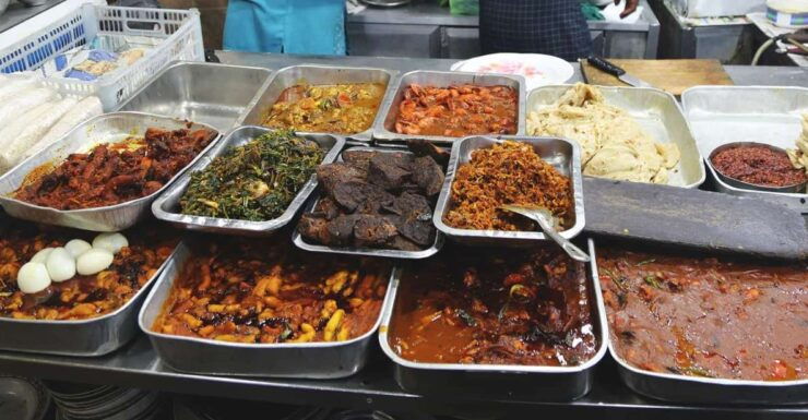 Colombo: Street Food Walking Tour With Transfer - Group Size & Accessibility