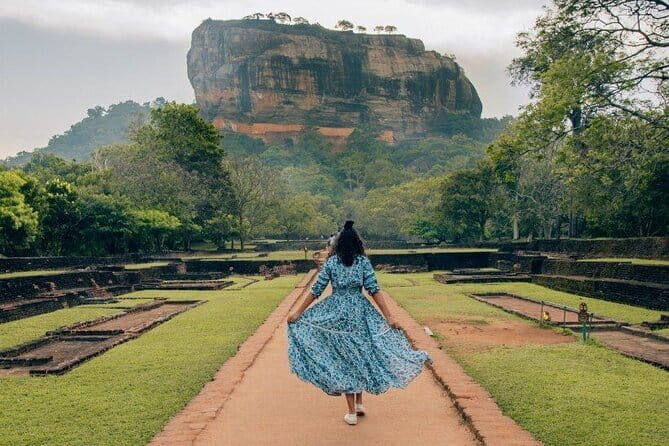 Colombo to Kandy Shuttle with Dambulla Sightseeing Tour - An Overview of the Tour Experience