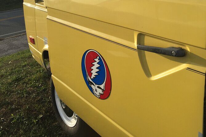 Colonial Hippies Tour - Exploring Newport on the Colonial Hippies Tour