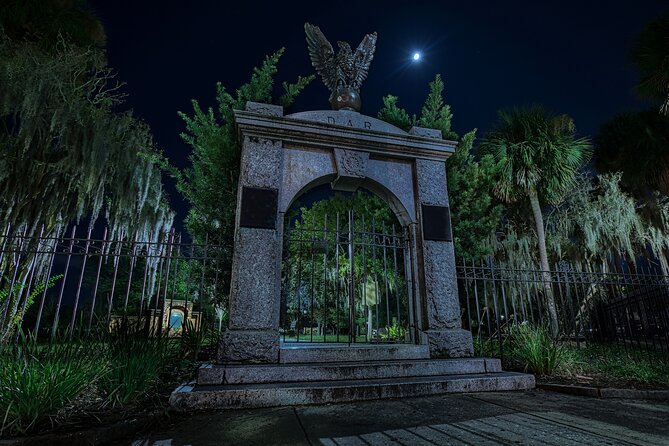 Colonial Park Cemetery Walking Tour in Savannah - Accessibility and Transportation Options
