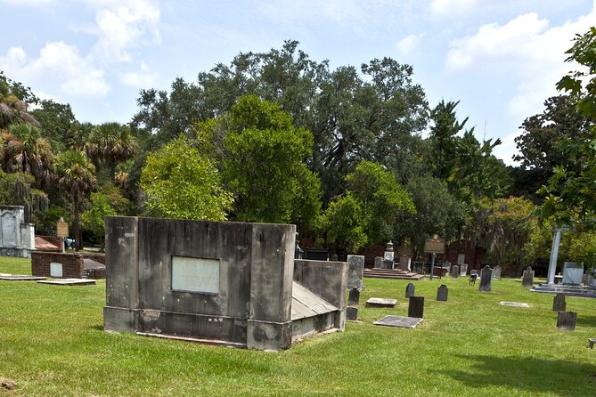 Colonial Park Cemetery Walking Tour in Savannah - Reviews and Recommendations