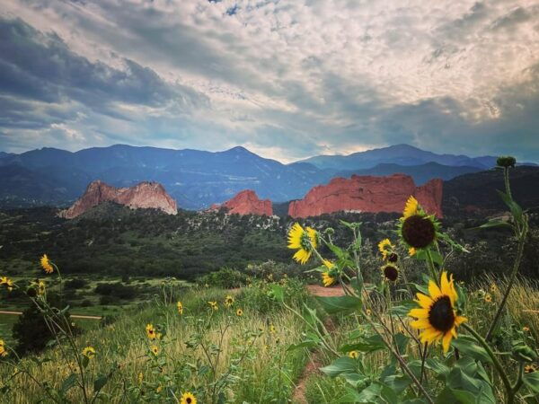 Colorado Springs: Garden of the Gods & Manitou Springs Tour - Guided Exploration of Local History