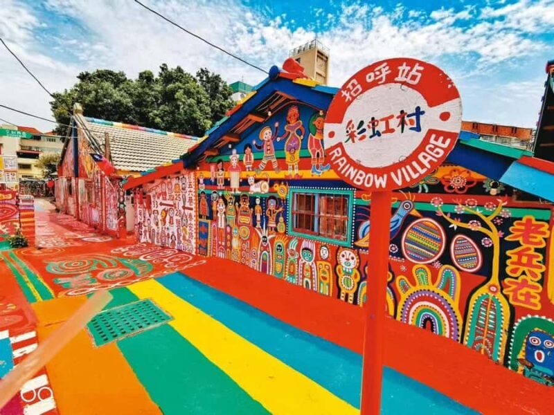 Colors of the City: Discovering Taichungs Art and Charm - Exploring the Heart of Taichung: What This Tour Offers