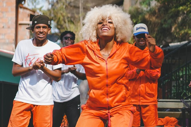 Colortour Comuna 13 Tour With Graffiti, Gastronomy and Urban Art - Tour Highlights