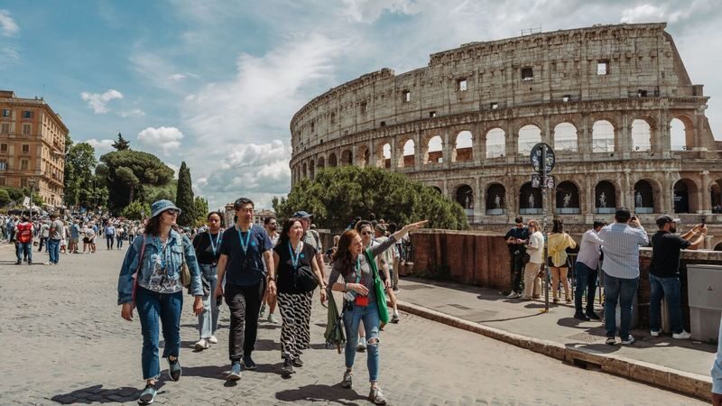 Colosseum, Roman Forum and Palatine Hill Tour in Rome - Three famous sites, with a guide to connect them