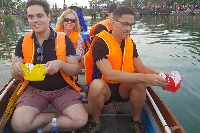 Colourful Evening Hoi An, Walking Tour, Boat Ride With Lanterns, Night Market - The Sum Up