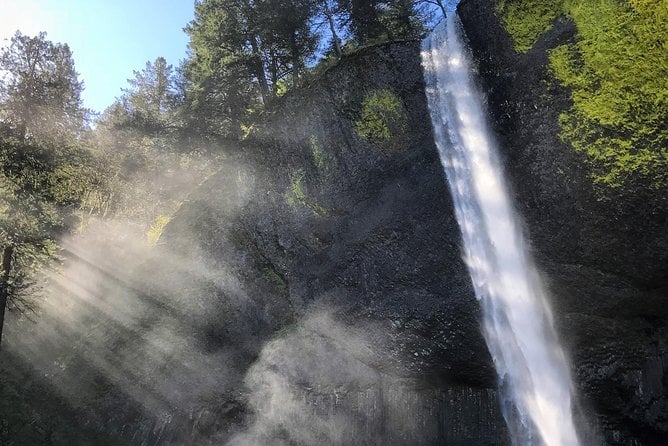 Columbia River Gorge Waterfalls Tour From Portland, or - Friendly and Knowledgeable Tour Guide and Positive Interaction With Fellow Tourists