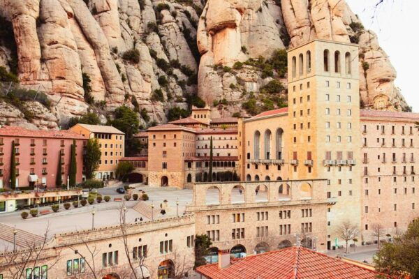 Combo Tour: Gothic, Tapas & Afternoon Montserrat With Choir - Montserrat Visit Experience