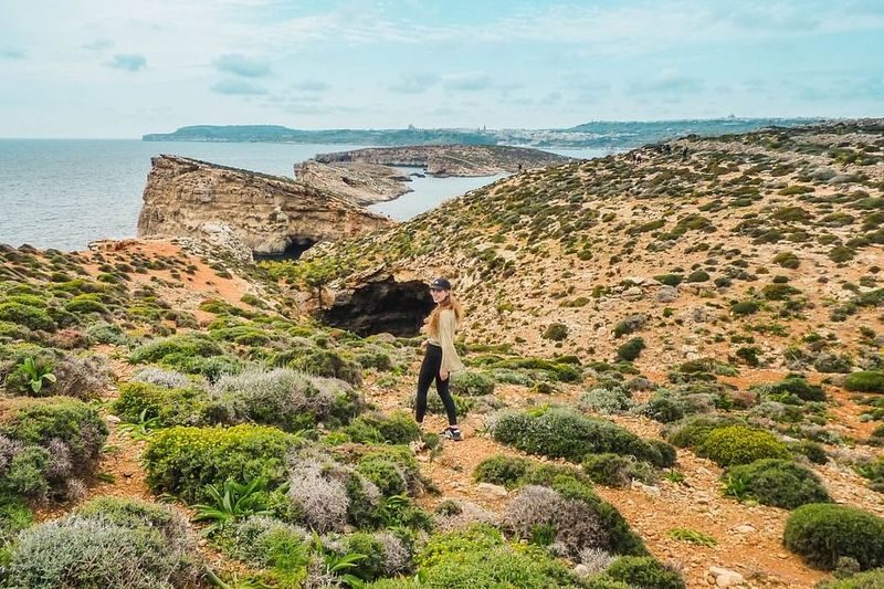 Comino Island and Blue Lagoon Sightseeing Cruise from Sliema - Blue Lagoon: striking water, busy shoreline
