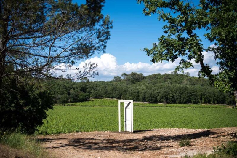 Commanderie de Peyrassol: Guided tour of the sculpture park by golf cart - Practical Details and Value