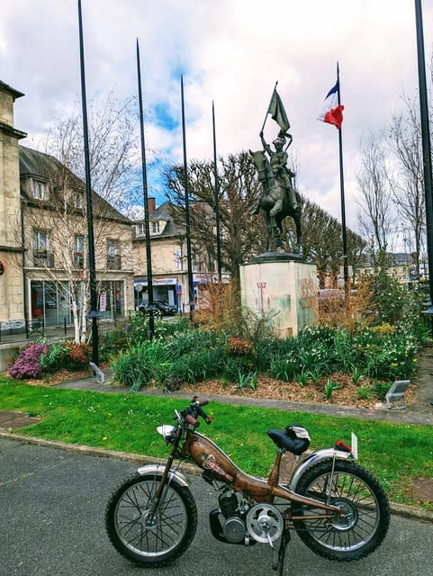 Compiègne: Beautiful Discovery Walk on a Mobylette! - Whats Included in the Rental