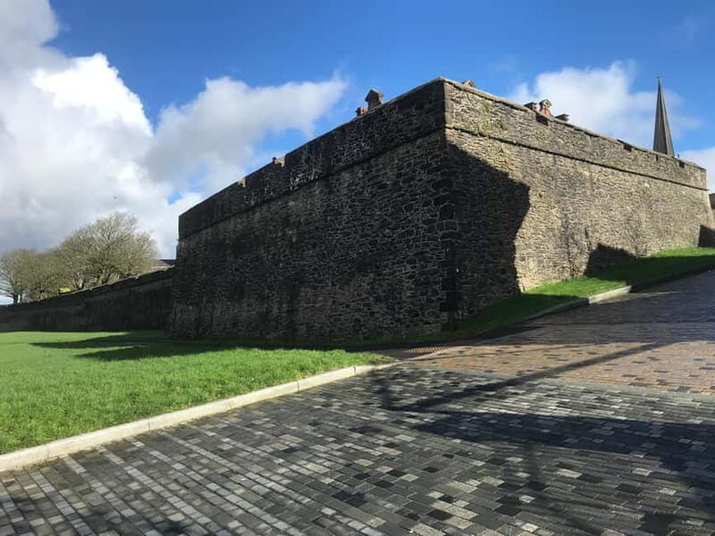 Complete city tour of Derry - Good To Know