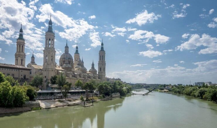 Complete Tour + Wine and Tapas - Languages and Highlights
