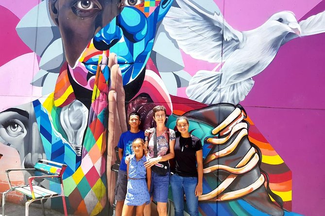 Comuna 13 Graffiti Tour - Overview and History